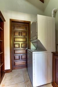 Casa Valencia - Modern Pool Family Luxury Sleeps 8