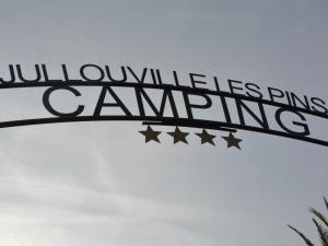 Maisons de vacances Mobil-home tout confort pres de la plage avec piscine chauffee, 3 chambres, terrasse et parking - FR-1-361A-74 : photos des chambres