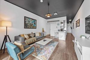 Central & Stylish! 1Bed1Bath1Car ~ 5 mins to CBD