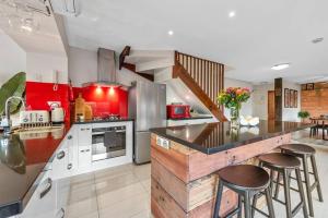 Iconic Warehouse Apartment~CBDEdge~2Bed2Bath1Car