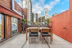 Iconic Warehouse Apartment~CBDEdge~2Bed2Bath1Car