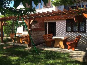 Ferienwohnung in Novi Vinodolski mit Grill, Garten und Terrasse