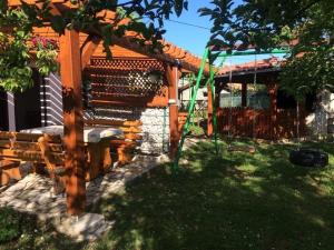 Ferienwohnung in Novi Vinodolski mit Grill, Garten und Terrasse