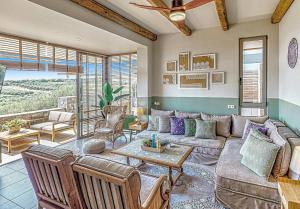 Villa Salvia - Country style luxury & a captivating poolscape