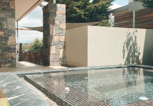 Villa Salvia - Country style luxury & a captivating poolscape