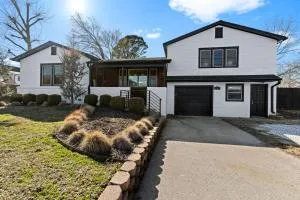 Villa Bella elegant family retreat in downtown - Centerton