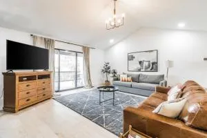 The Beaver Lake Hangar - Garfield