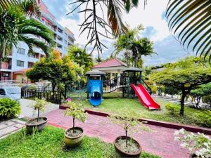 2BR Kelsey Haven With Balcony