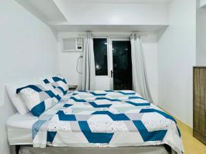 * *B2 Your Go-To Crib