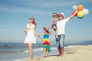 Lovely 5 Berth Bungalow At Waterside Village Park In Corton Ref 14006W