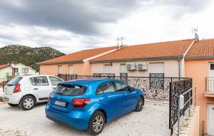 3 Bedroom Cozy Apartment In Marina