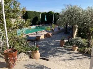 Lou Jasset - Cabrières-dʼAigues