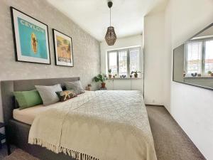 Bright and central suite with a balcony