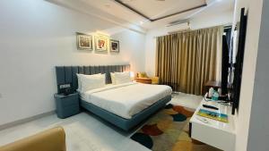 The Hoften Elite 32 Avenue, Sector 15, Gurugram