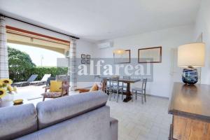 Villetta Marco Polo, 3 camere, clima, giardino e posto auto, a soli 50 m dal mare! by Alfareal