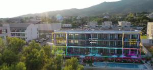 AZAHAR BEACH Red Apartments & Spa