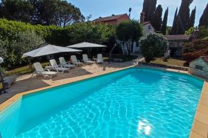 Beautiful apartment for two with a pool 