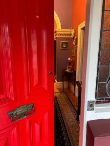 The Red Door: Expansive HomePool4 BR w Ensuites