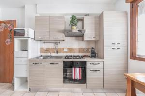 GuestHost - La Nicchia dei Papi - Visarno Arena Lovely Apt