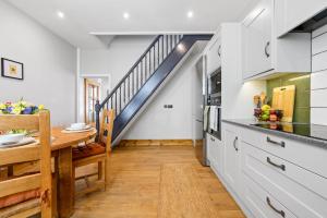 2-Bedroom Cottage - Long Stays Welcome