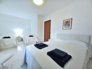 Beachfront flat with pool