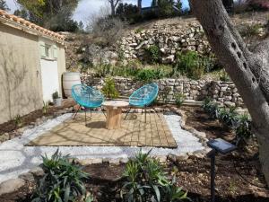 B&B / Chambres d'hotes MaCoCo Maison Coeur Corbieres : Chambre Lit Queen-Size - Vue sur Jardin