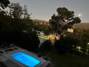 Casa y cabaña vista a las sierras
