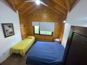 Casa y cabaña vista a las sierras