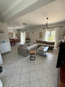 Bruskos Holiday Deluxe