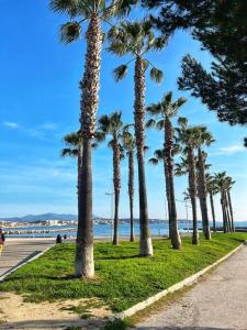 Sanary, Studio vue mer, à deux pas des plages et du centre ville