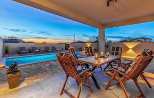 Gorgeous Home In Vodnjan With Wifi