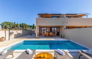 Gorgeous Home In Vodnjan With Wifi