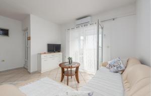 1 Bedroom Nice Apartment In Novalja 
