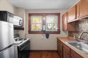 Light-Bright with Craftsman Character and Views