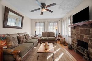 Light-Bright with Craftsman Character and Views