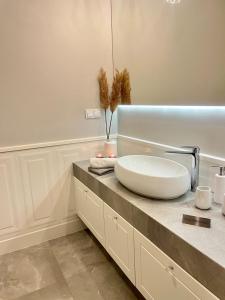 Apartamenty Kielce- Apartament Komfort przy Baseny Tropikalne, Kadzielnia, parking, faktura, centrum