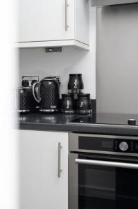 Central MK 1 Bed Apartment With Parking