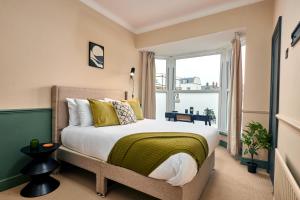 Settle in Winchester - Stylish Self Check-In Rooms