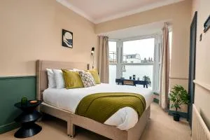 Settle in Winchester - Stylish Self Check-In Rooms - Shawford