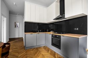 Warsaw Suite near River - 58m2, Balcony, Metro - by Rentujemy