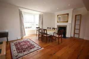 Townhouse in Cowes Old Town, terrace and sea views - West Cowes