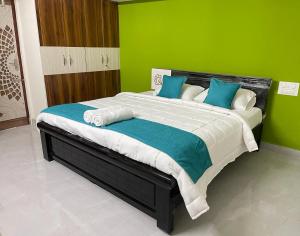 Sun Home Stays - Spacious Rooms - New Property - Pleasant Location