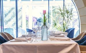 Hotels The Originals Boutique, Hotel Le George , Loches : photos des chambres