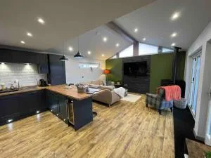 2-bedroom Chalet with Log Burner - Bodvean