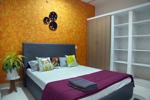 4 MidTown-1BHK, Near AIG Hospital, Hitech City