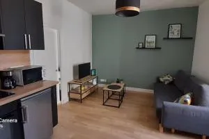 Bel appartement rez-de-chaussée cour proche centre - Trouy