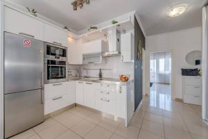 SeaView Apartment in City Centre