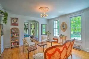 Eclectic Troy Retreat & Hot Tub! - 马耳他