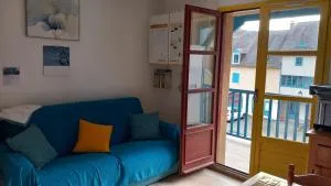 Joli studio avec balcon donnant sur la montagne - Laborde
