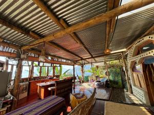 obrázek - Earthship 3 levels apartment starboard cabin with lake view